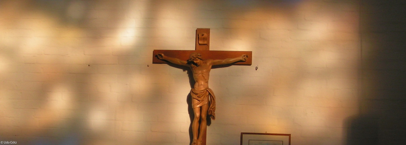 Kreuz beleuchtet